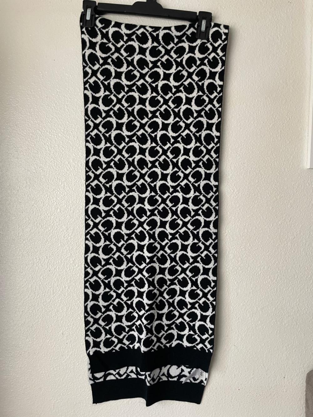 Guess women’s Scarves